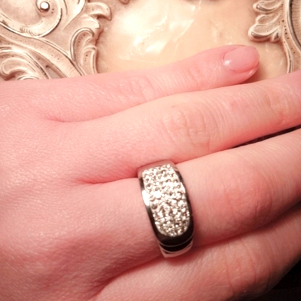 Beautiful Swarovski Silver pave ring